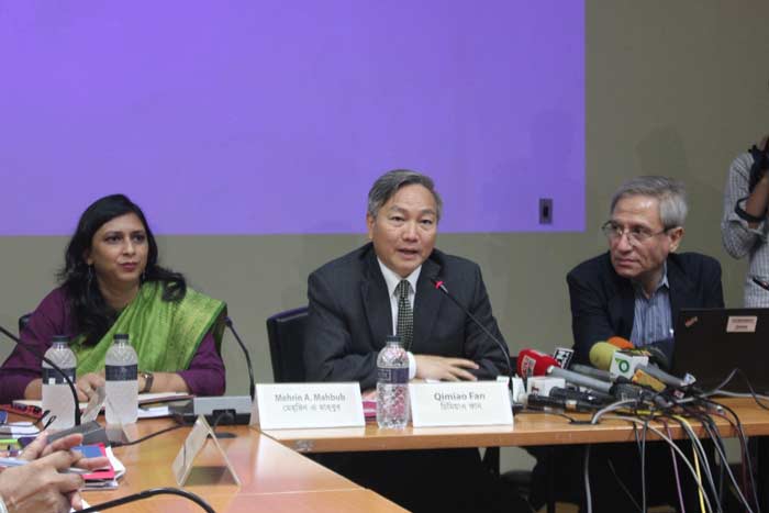 Figure1: World Bank Country Director for Bangladesh Qimiao Fan and Zahid Hussain, Lead Economist at the World Bank's Dhaka office, during the briefing.