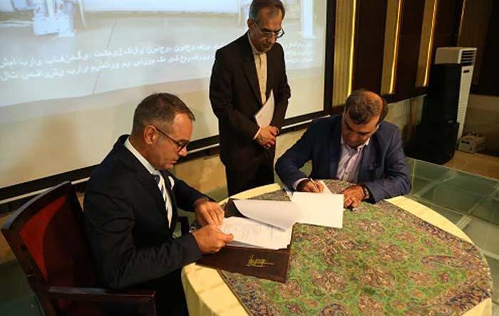 Figure: SantexRimar Group signed an agreement with Yazd University for supplying a SMIT rapier-weaving machine.