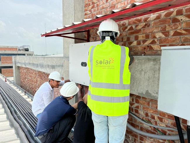 Huawei’s management along with Solar EPC team visits AKH Knitting and Dyeing Ltd. solar PV power plant