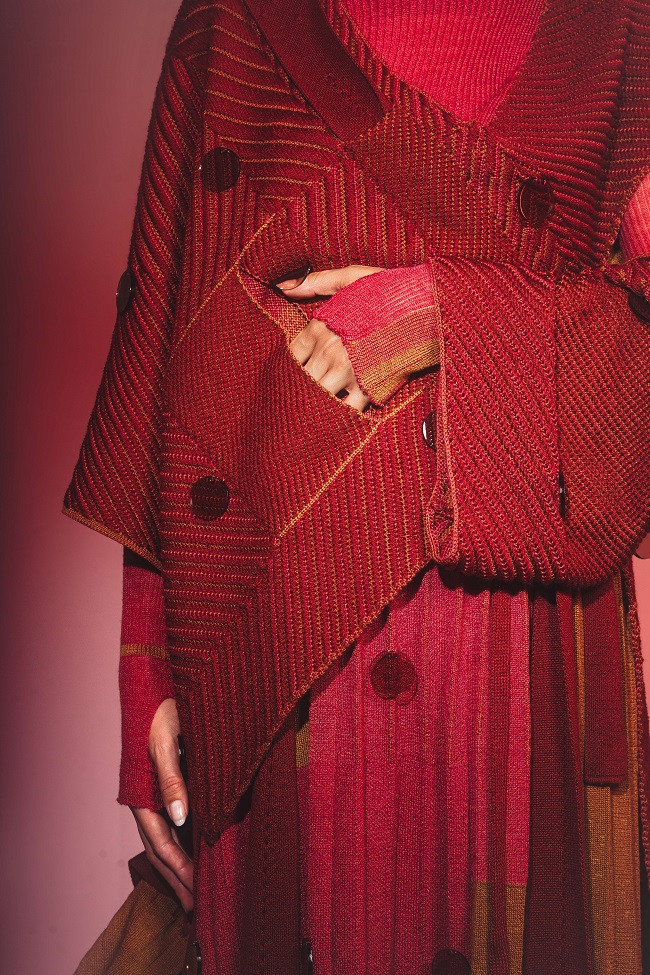 Creative knit solutions inspire success: TEXOVERSUM student wins 2024 “Feel the Yarn” design award