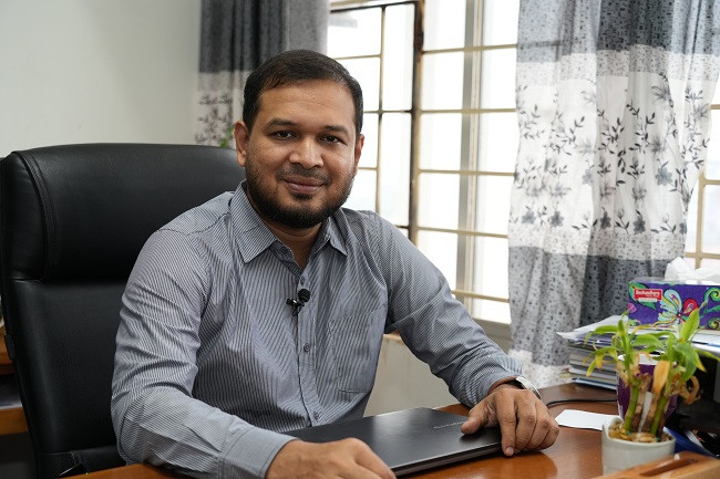 Dr. Abbas Uddin Shiyak gets Global Change Award 2025